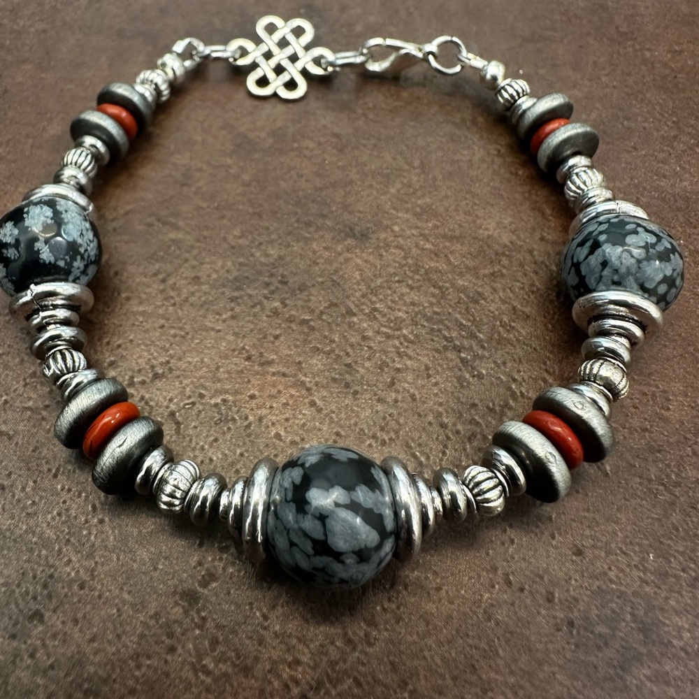 Elegant Silver and Gray Agate Beaded Bracelet